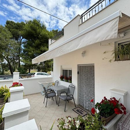 Studio Apartments With Terrace Near Sea - Angela'S Apartments Задар Экстерьер фото